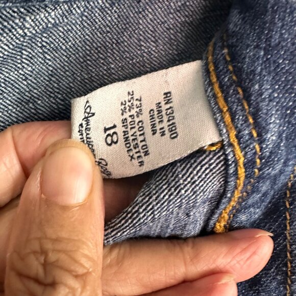 American Rag  Size 18  Crop Denim Capri Jeans With Button Zip Closure - Picture 9 of 16